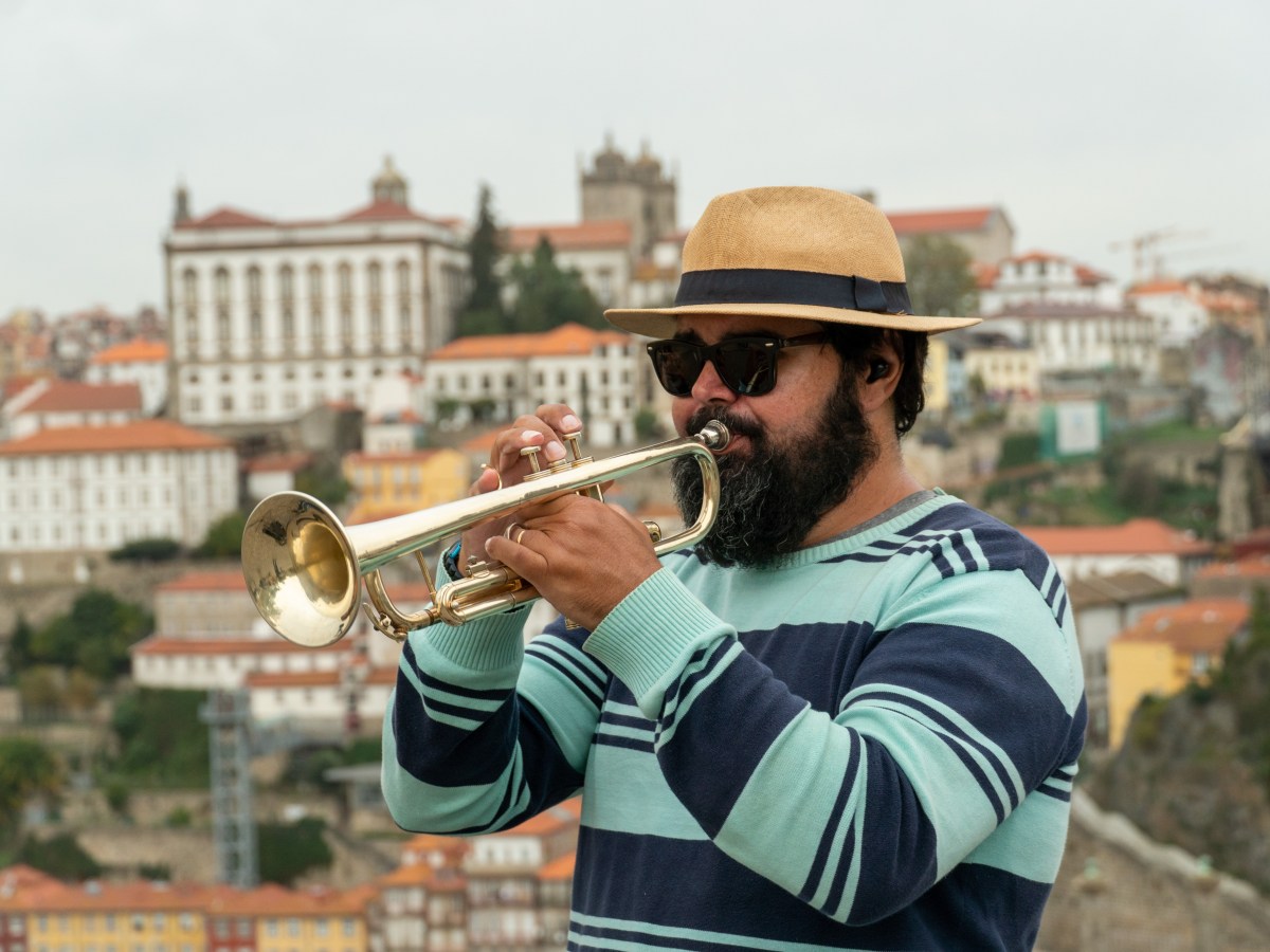 aDona Musica Busking in&nbsp;Porto